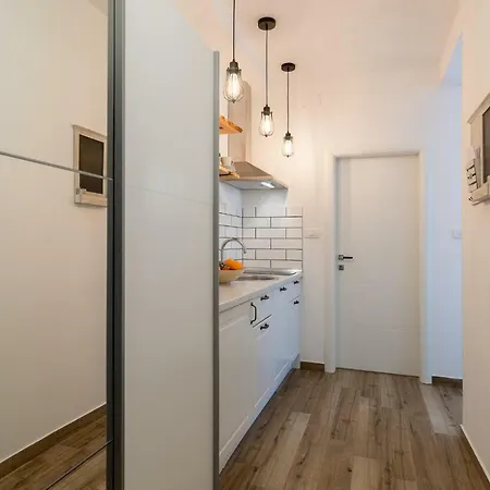 Adriatic Apartment *