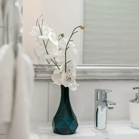 Adriatic Apartment *